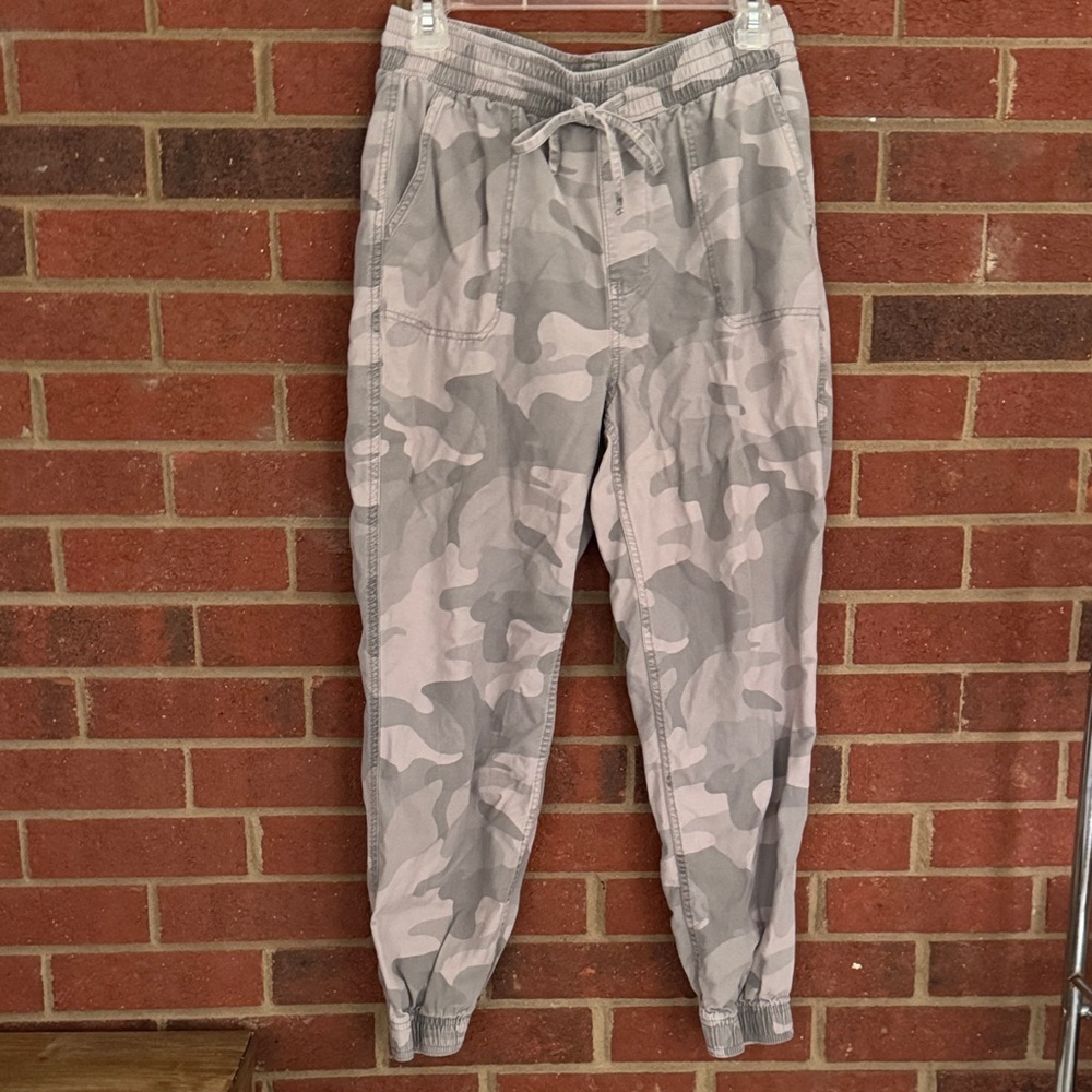 Hollister Gray Camouflage High Waisted Faux Drawstring Joggers - Picture 2 of 9